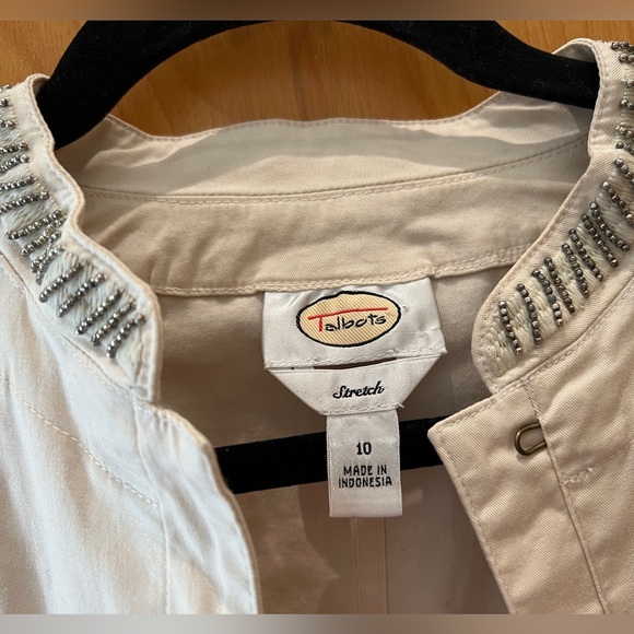 EUC Talbots White Stretch Denim Jacket w Pockets & embellished collar/cuffs - Picture 2 of 11